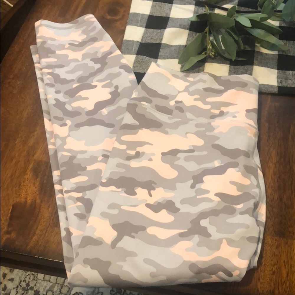 Fabletics Sabira High Waisted 7/8 Leggings